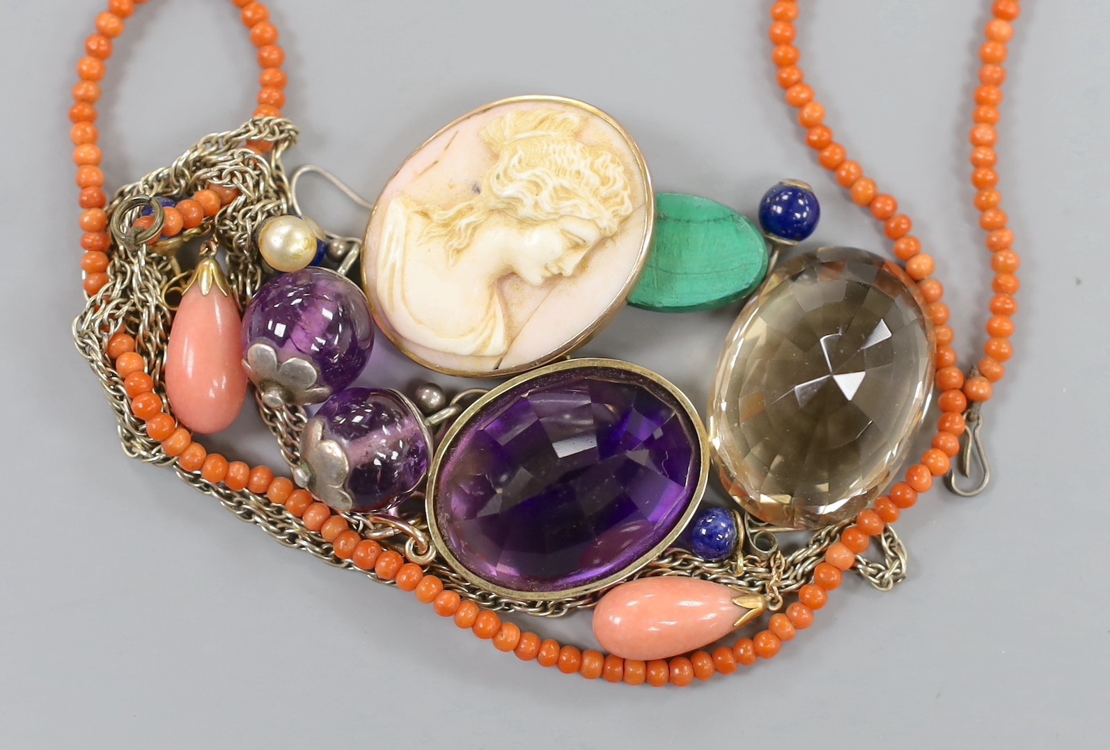 A group of mixed jewellery to include a yellow metal mounted amethyst pendant, a small coral bead necklace, ear studs, unmounted quartz and a 9ct mounted cameo brooch.